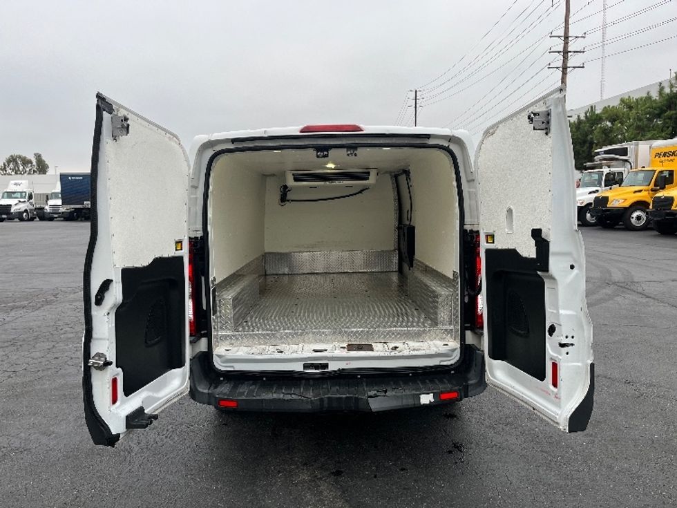 Refrigerated Truck-Light and Medium Duty Trucks-Ford-2018-Transit 250-Honolulu-HI-57,094\n\t\tmiles-$ 30,000 - Image 8