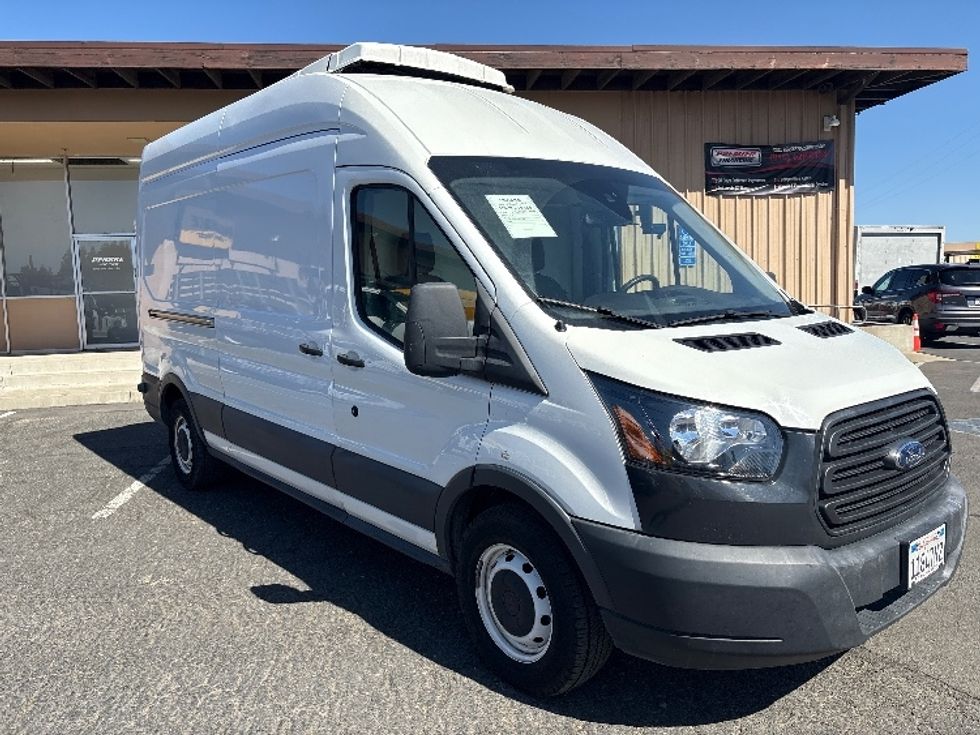 Refrigerated Truck-Light and Medium Duty Trucks-Ford-2018-Transit 250-West Sacramento-CA-195,895\n\t\tmiles-$ 16,500 - Image 1
