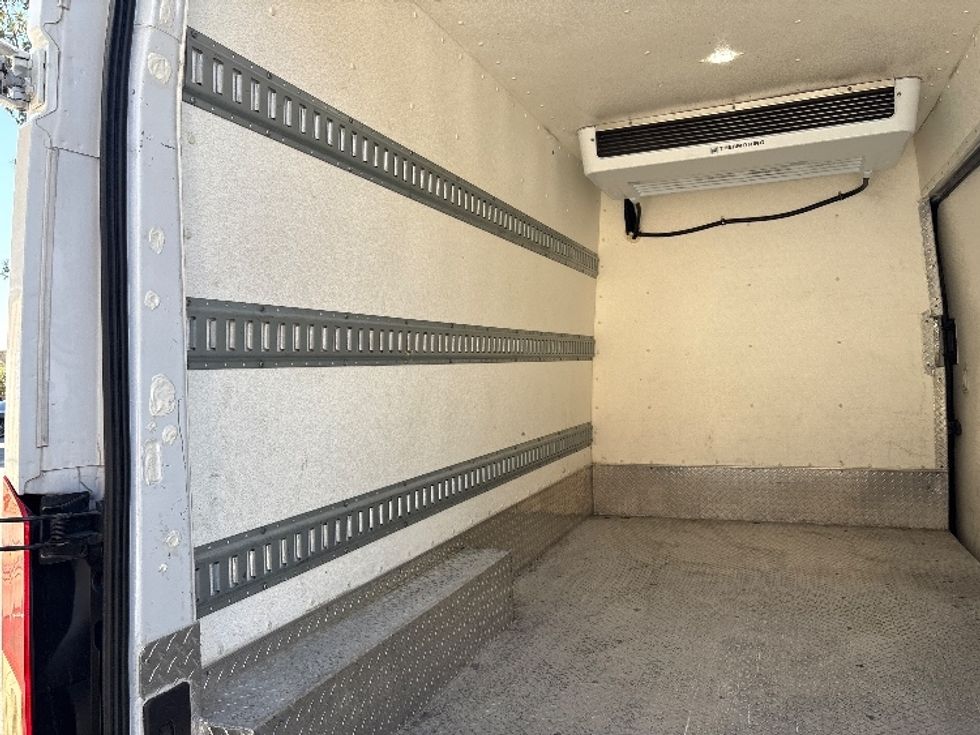 Refrigerated Truck-Light and Medium Duty Trucks-Ford-2018-Transit 250-West Sacramento-CA-195,895\n\t\tmiles-$ 16,500 - Image 11