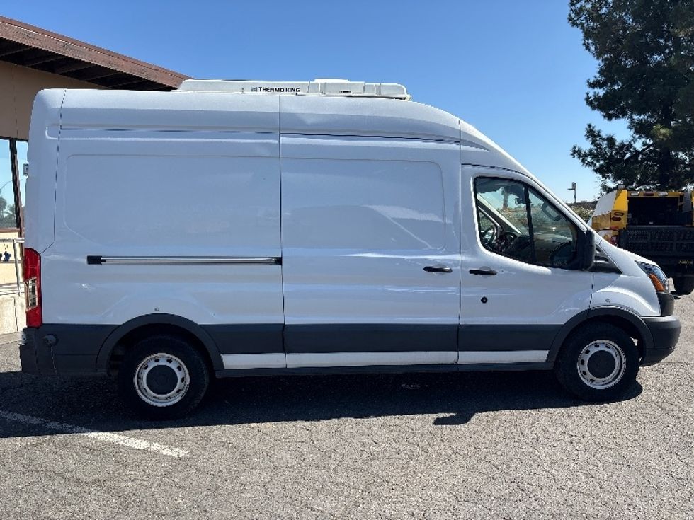Refrigerated Truck-Light and Medium Duty Trucks-Ford-2018-Transit 250-West Sacramento-CA-195,895\n\t\tmiles-$ 16,500 - Image 15