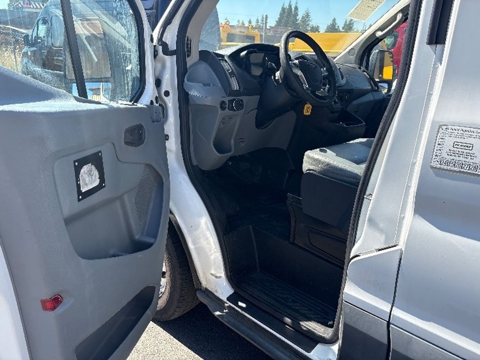 Refrigerated Truck-Light and Medium Duty Trucks-Ford-2018-Transit 250-West Sacramento-CA-195,895\n\t\tmiles-$ 16,500 - Image 16