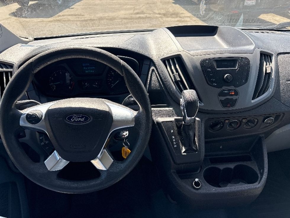 Refrigerated Truck-Light and Medium Duty Trucks-Ford-2018-Transit 250-West Sacramento-CA-195,895\n\t\tmiles-$ 16,500 - Image 18