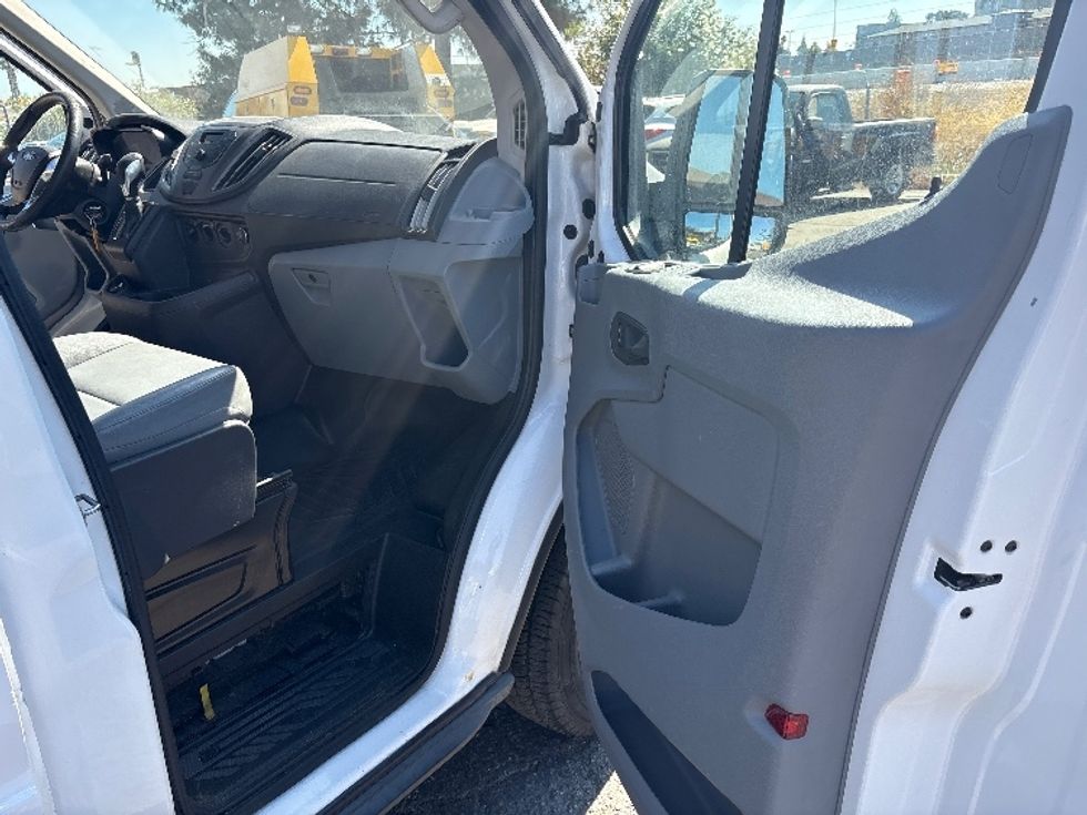 Refrigerated Truck-Light and Medium Duty Trucks-Ford-2018-Transit 250-West Sacramento-CA-195,895\n\t\tmiles-$ 16,500 - Image 20