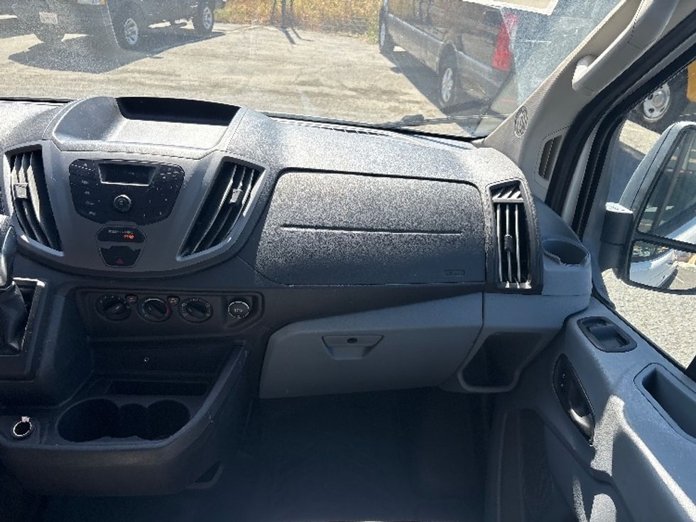 Refrigerated Truck-Light and Medium Duty Trucks-Ford-2018-Transit 250-West Sacramento-CA-195,895\n\t\tmiles-$ 16,500 - Image 21