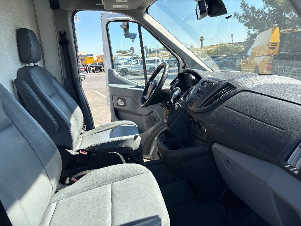 Refrigerated Truck-Light and Medium Duty Trucks-Ford-2018-Transit 250-West Sacramento-CA-195,895\n\t\tmiles-$ 16,500 - Image 22
