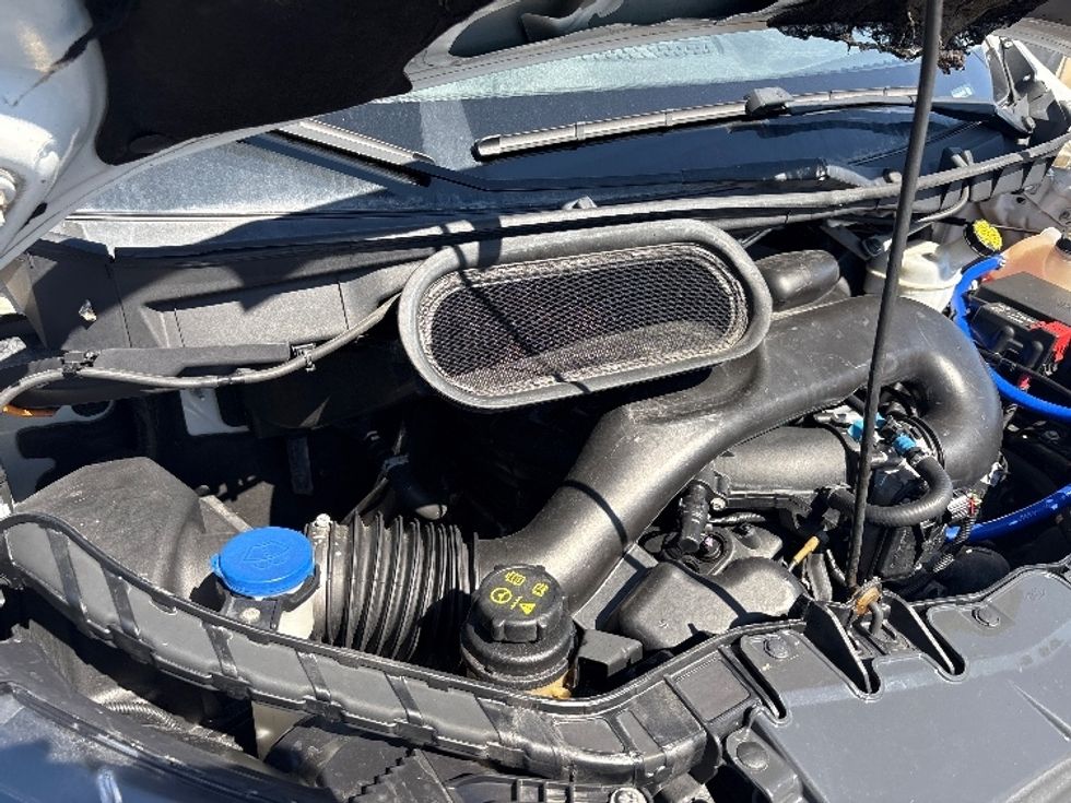 Refrigerated Truck-Light and Medium Duty Trucks-Ford-2018-Transit 250-West Sacramento-CA-195,895\n\t\tmiles-$ 16,500 - Image 23