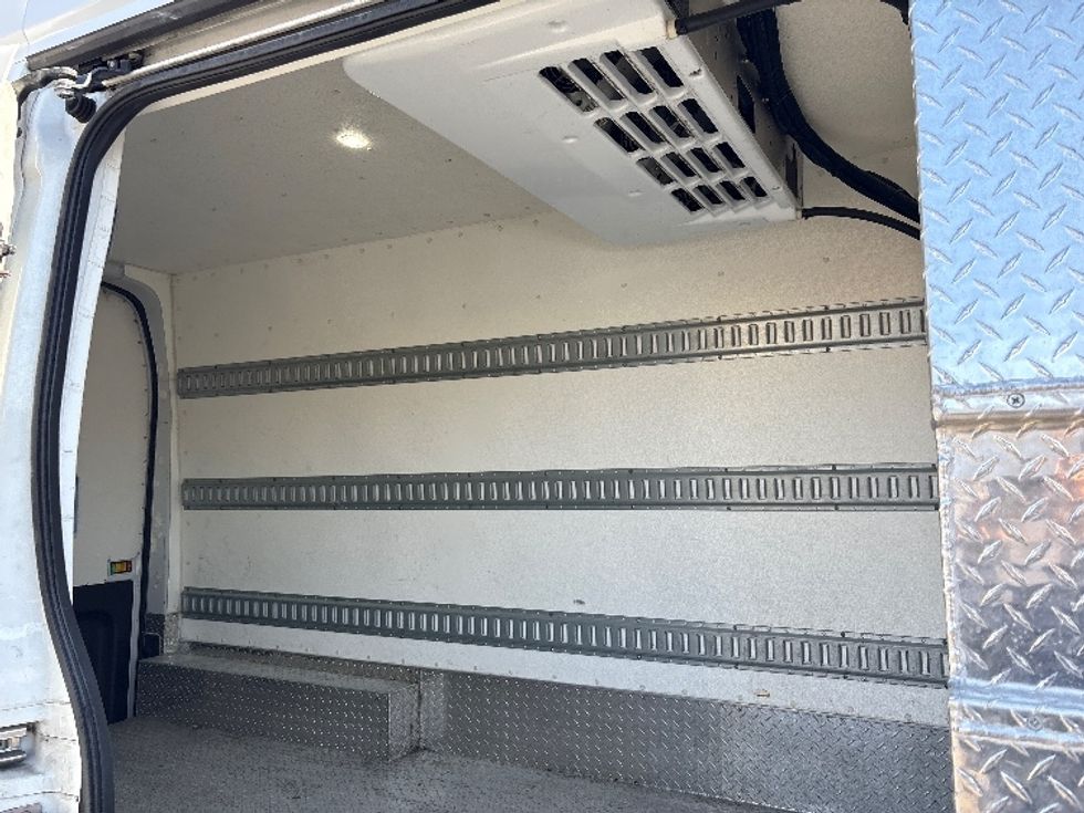 Refrigerated Truck-Light and Medium Duty Trucks-Ford-2018-Transit 250-West Sacramento-CA-195,895\n\t\tmiles-$ 16,500 - Image 25