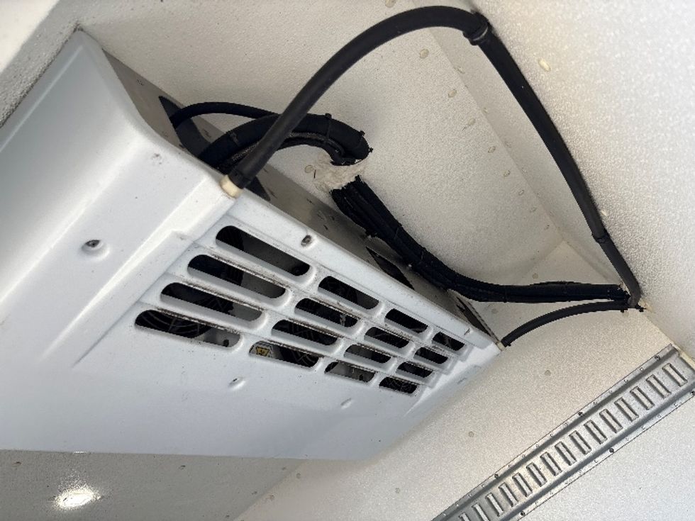 Refrigerated Truck-Light and Medium Duty Trucks-Ford-2018-Transit 250-West Sacramento-CA-195,895\n\t\tmiles-$ 16,500 - Image 27