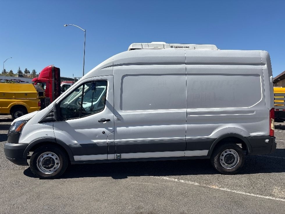 Refrigerated Truck-Light and Medium Duty Trucks-Ford-2018-Transit 250-West Sacramento-CA-195,895\n\t\tmiles-$ 16,500 - Image 4