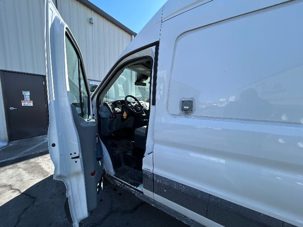 Refrigerated Truck-Light and Medium Duty Trucks-Ford-2019-Transit 250-Sterling-VA-80,159\n\t\tmiles-$ 30,750 - Image 13
