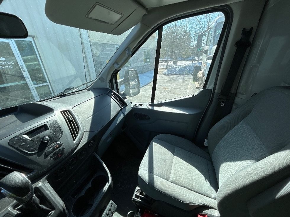 Refrigerated Truck-Light and Medium Duty Trucks-Ford-2019-Transit 250-Sterling-VA-80,159\n\t\tmiles-$ 30,750 - Image 16