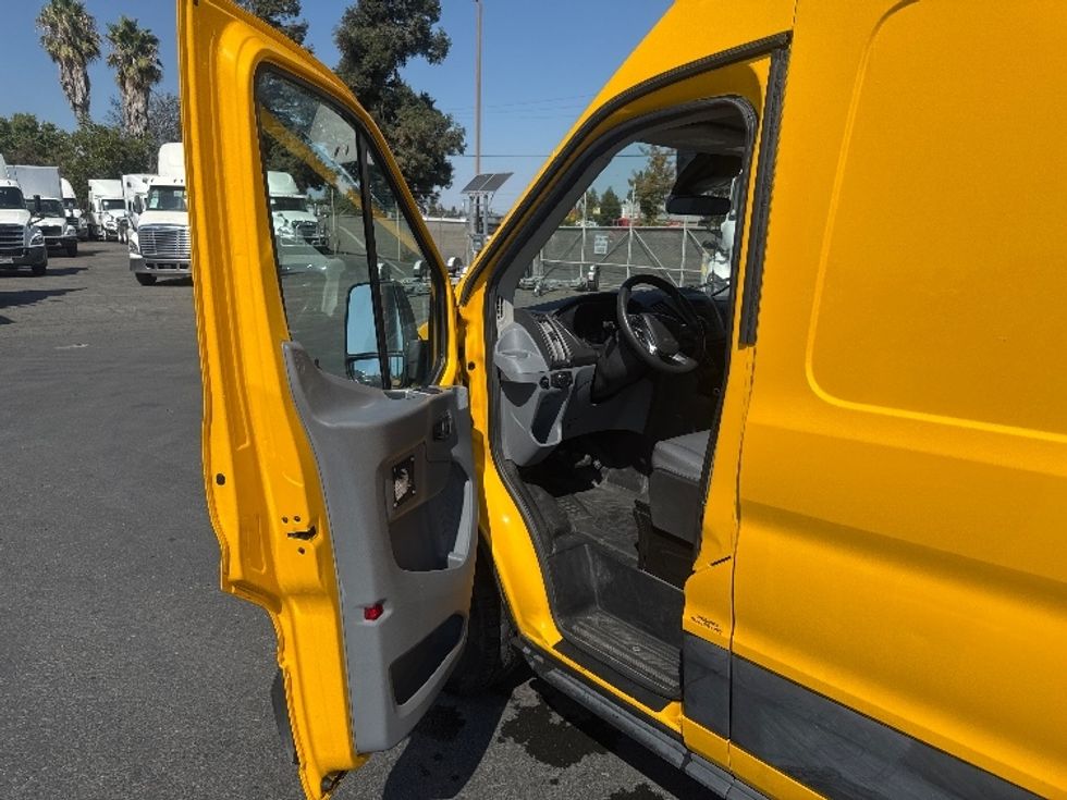 Refrigerated Truck-Light and Medium Duty Trucks-Ford-2019-Transit 250-West Sacramento-CA-164,469\n\t\tmiles-$ 21,000 - Image 13