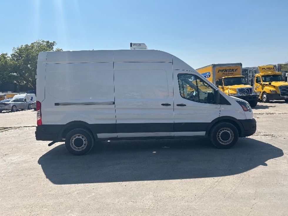 Refrigerated Truck-Light and Medium Duty Trucks-Ford-2020-Transit 250-Dallas-TX-136,613\n\t\tmiles-$ 26,000 - Image 12