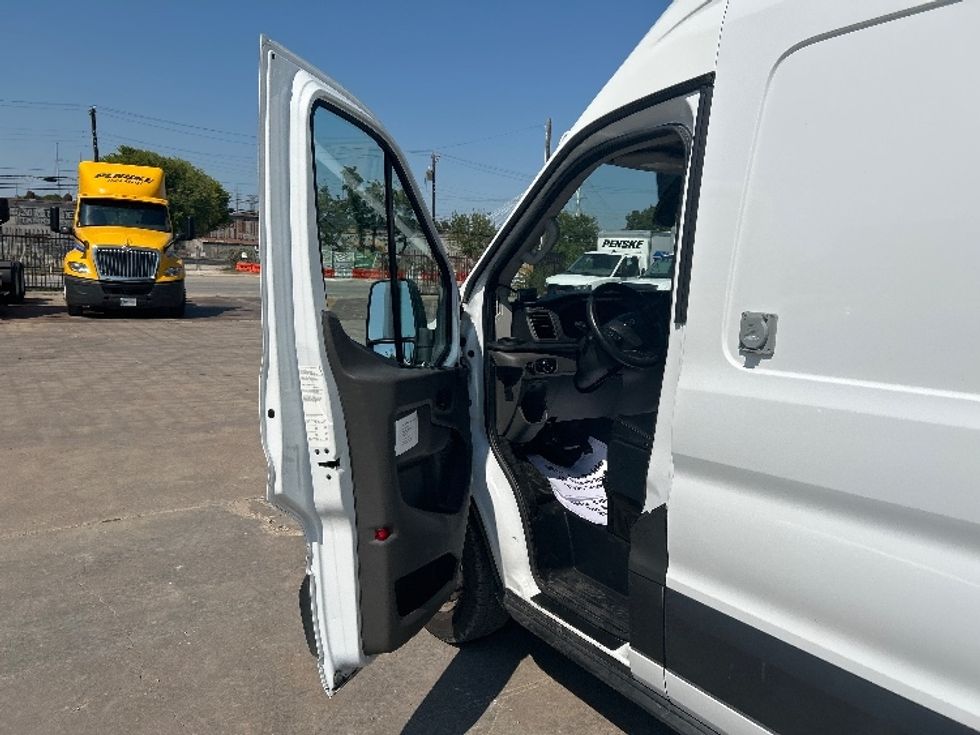 Refrigerated Truck-Light and Medium Duty Trucks-Ford-2020-Transit 250-Dallas-TX-136,613\n\t\tmiles-$ 26,000 - Image 13