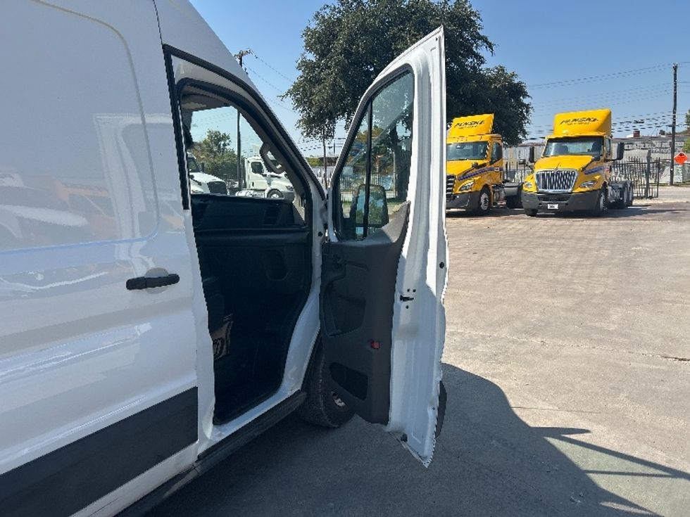 Refrigerated Truck-Light and Medium Duty Trucks-Ford-2020-Transit 250-Dallas-TX-136,613\n\t\tmiles-$ 26,000 - Image 16