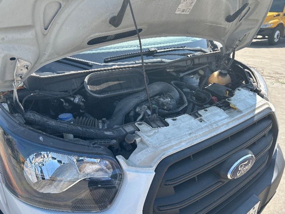 Refrigerated Truck-Light and Medium Duty Trucks-Ford-2020-Transit 250-Dallas-TX-136,613\n\t\tmiles-$ 26,000 - Image 19