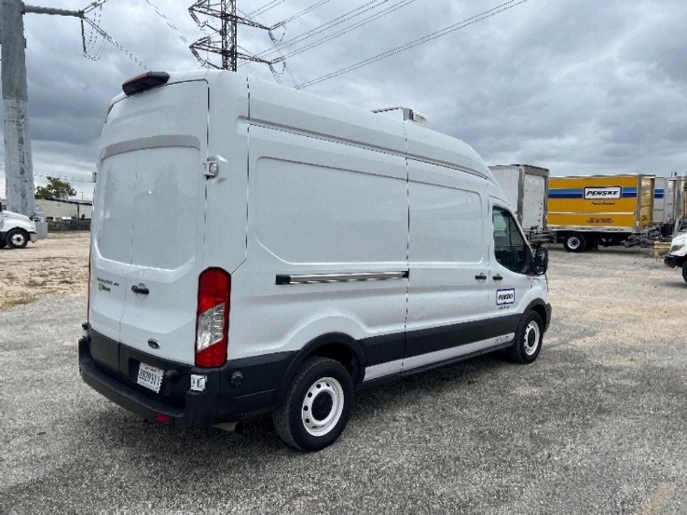 Refrigerated Truck-Light and Medium Duty Trucks-Ford-2020-Transit 250-Houston-TX-125,768\n\t\tmiles-$ 32,000 - Image 12