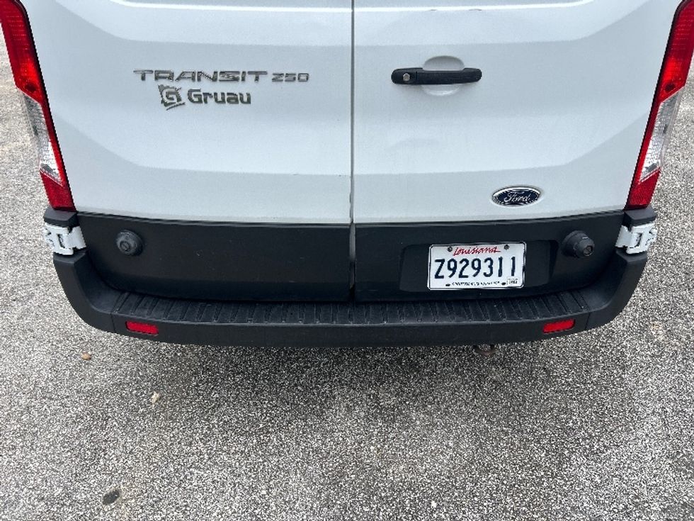 Refrigerated Truck-Light and Medium Duty Trucks-Ford-2020-Transit 250-Houston-TX-125,768\n\t\tmiles-$ 32,000 - Image 9