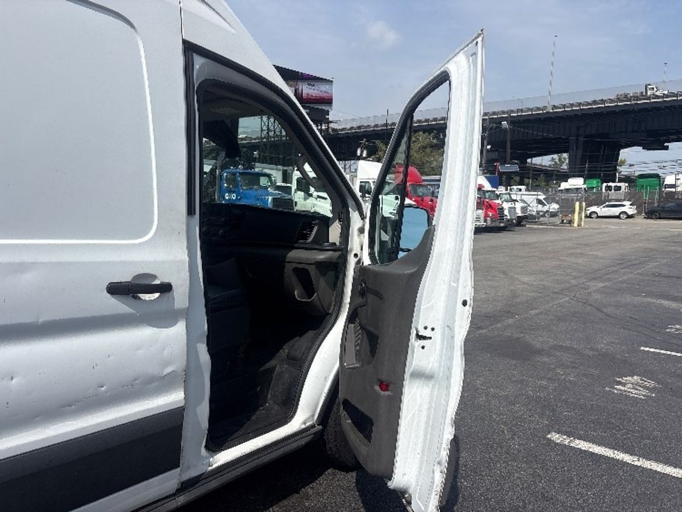 Refrigerated Truck-Light and Medium Duty Trucks-Ford-2020-Transit 250-Jamaica-NY-136,332\n\t\tmiles-$ 32,250 - Image 19