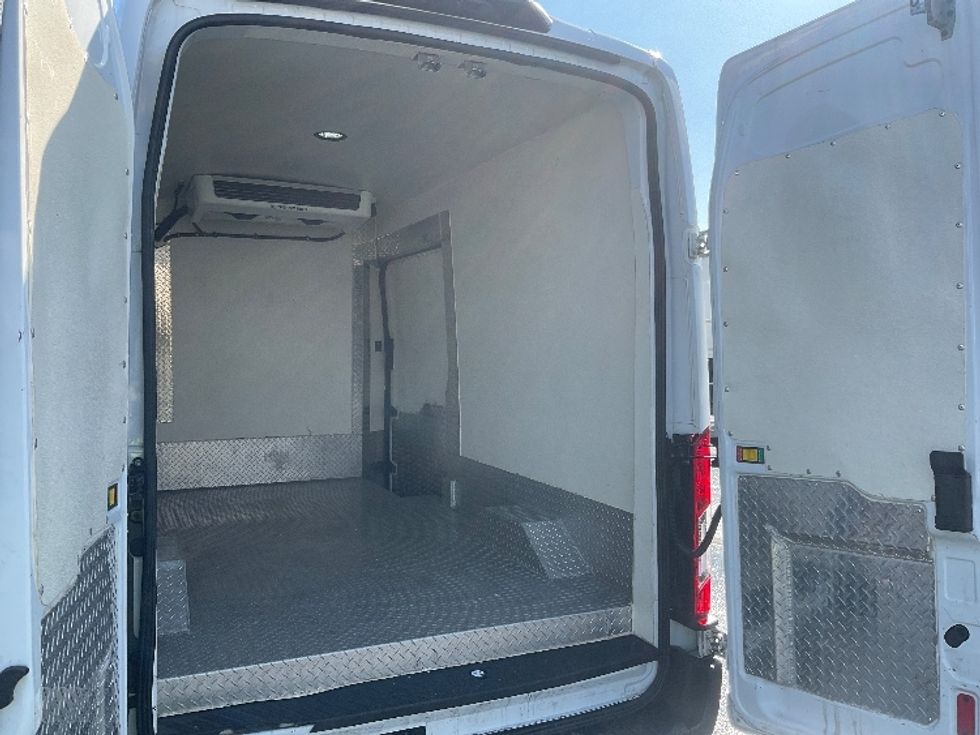 Refrigerated Truck-Light and Medium Duty Trucks-Ford-2020-Transit 250-Pittsburgh-PA-92,441\n\t\tmiles-$ 28,500 - Image 12