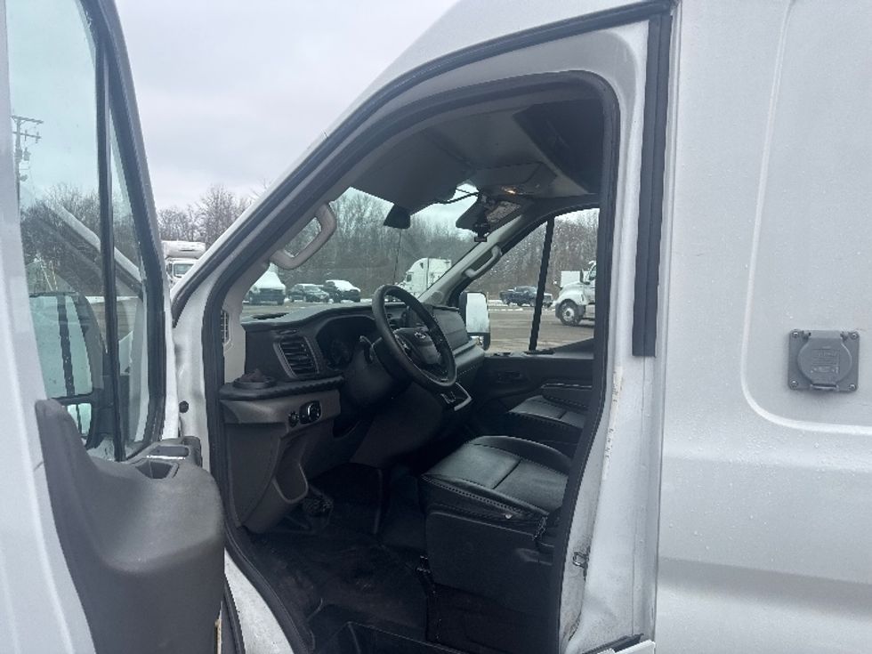 Refrigerated Truck-Light and Medium Duty Trucks-Ford-2020-Transit 250-Zanesville-OH-159,038\n\t\tmiles-$ 19,750 - Image 16