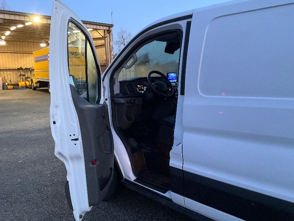 Refrigerated Truck-Light and Medium Duty Trucks-Ford-2020-Transit 350-Delta-BC-21,240\n\t\tkm-$ 42,250 - Image 15