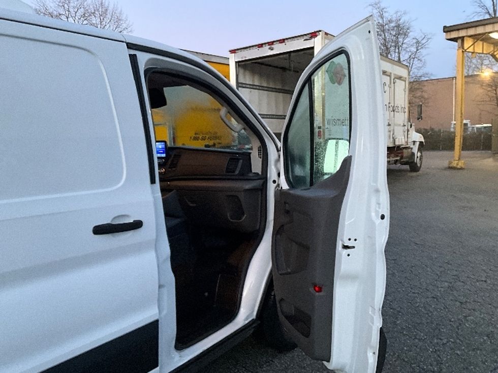 Refrigerated Truck-Light and Medium Duty Trucks-Ford-2020-Transit 350-Delta-BC-21,240\n\t\tkm-$ 42,250 - Image 19