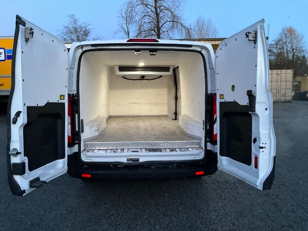 Refrigerated Truck-Light and Medium Duty Trucks-Ford-2020-Transit 350-Delta-BC-21,240\n\t\tkm-$ 42,250 - Image 8