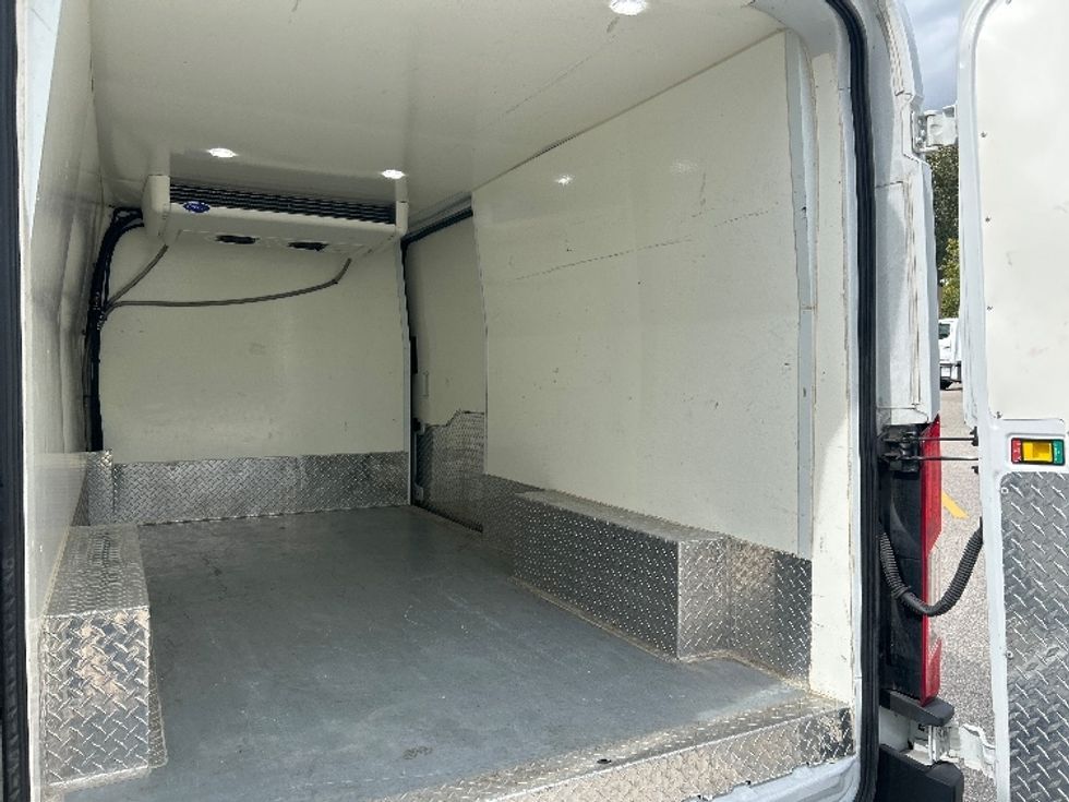 Refrigerated Truck-Light and Medium Duty Trucks-Ford-2021-Transit 250-Abbotsford-BC-92,000\n\t\tkm-$ 41,500 - Image 10