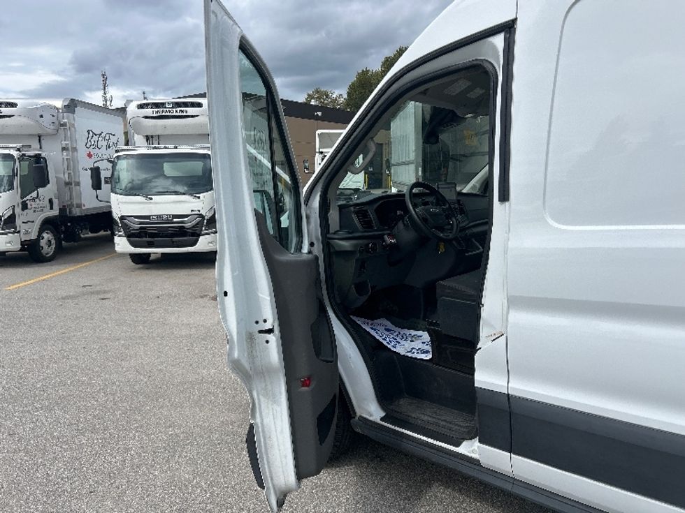 Refrigerated Truck-Light and Medium Duty Trucks-Ford-2021-Transit 250-Abbotsford-BC-92,000\n\t\tkm-$ 41,500 - Image 13
