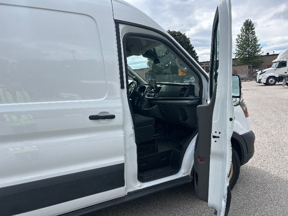 Refrigerated Truck-Light and Medium Duty Trucks-Ford-2021-Transit 250-Abbotsford-BC-92,000\n\t\tkm-$ 41,500 - Image 17