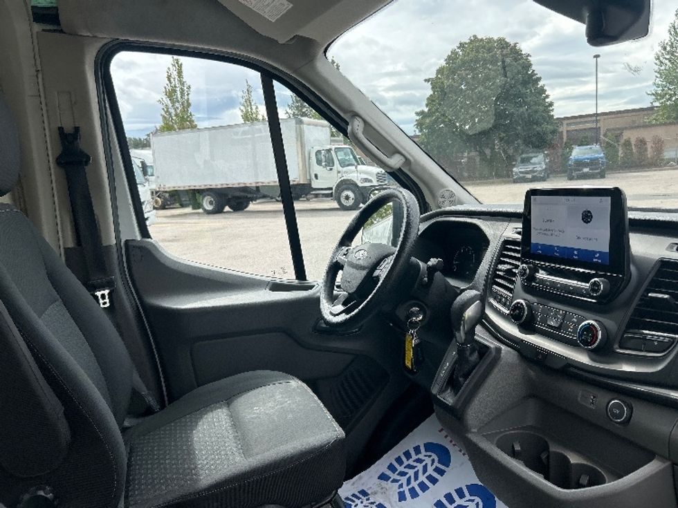 Refrigerated Truck-Light and Medium Duty Trucks-Ford-2021-Transit 250-Abbotsford-BC-92,000\n\t\tkm-$ 41,500 - Image 19