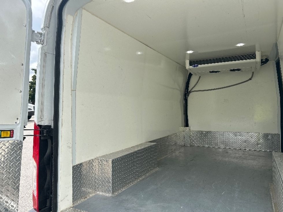 Refrigerated Truck-Light and Medium Duty Trucks-Ford-2021-Transit 250-Abbotsford-BC-92,000\n\t\tkm-$ 41,500 - Image 9