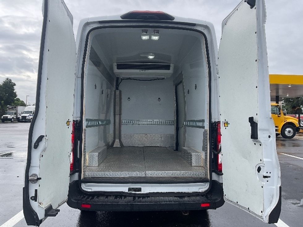 Refrigerated Truck-Light and Medium Duty Trucks-Ford-2021-Transit 250-Miami-FL-82,898\n\t\tmiles-$ 37,750 - Image 8