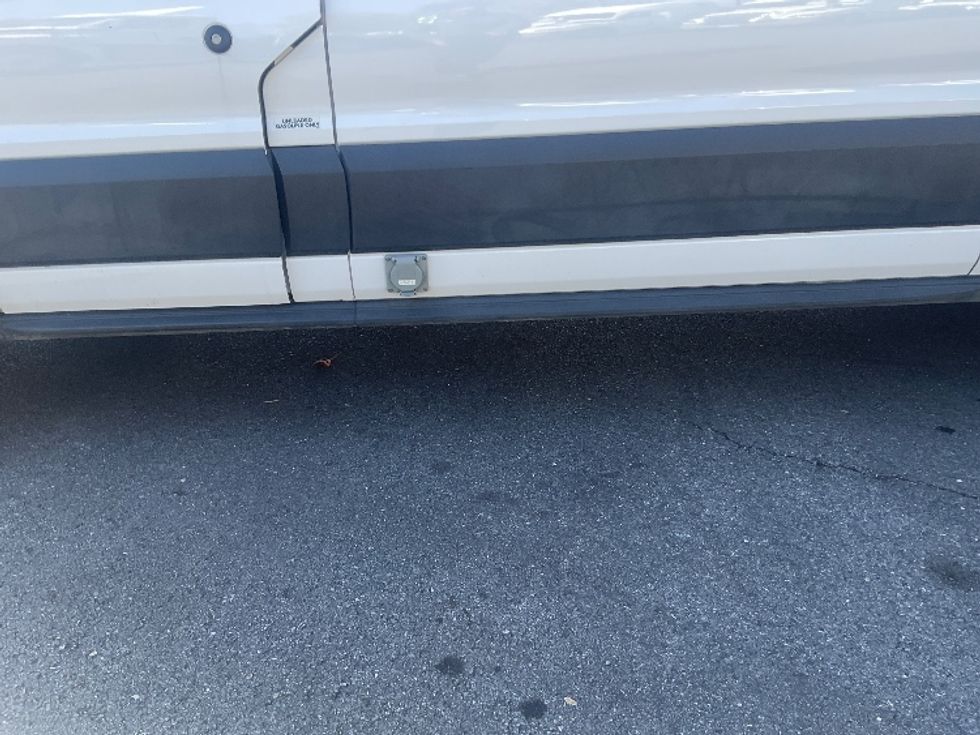 2022 Ford Transit photo 2