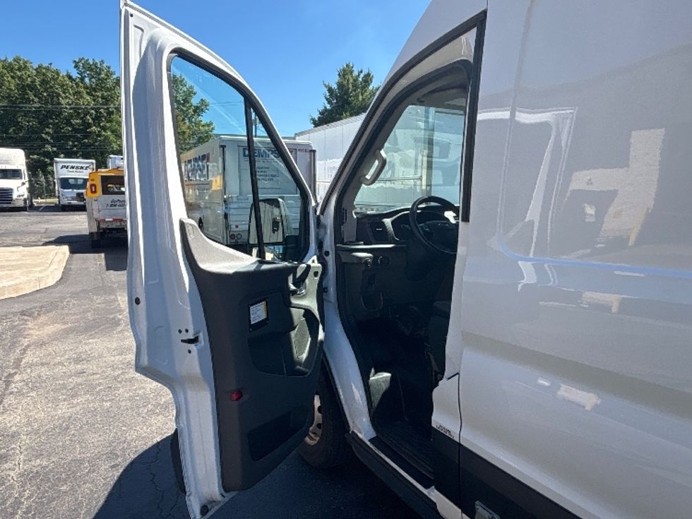 Refrigerated Truck-Light and Medium Duty Trucks-Ford-2022-Transit 350-Jessup-PA-134,235\n\t\tmiles-$ 28,250 - Image 13
