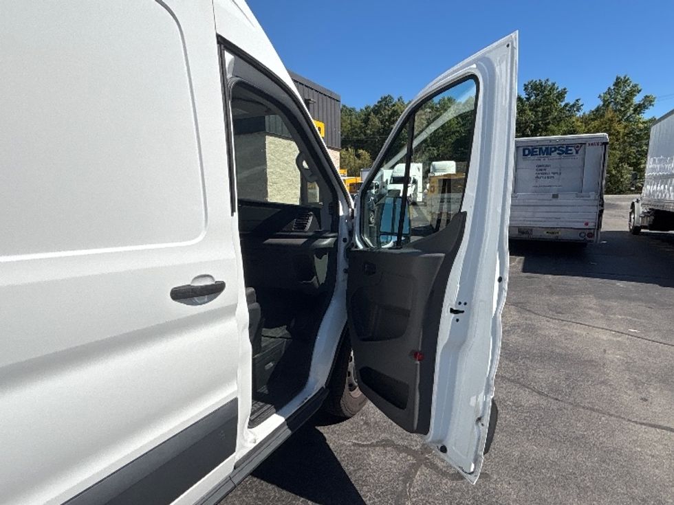 Refrigerated Truck-Light and Medium Duty Trucks-Ford-2022-Transit 350-Jessup-PA-134,235\n\t\tmiles-$ 28,250 - Image 17