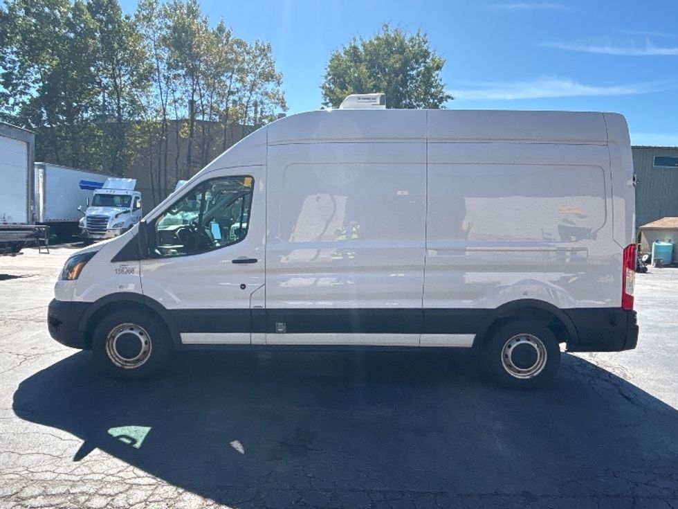 Refrigerated Truck-Light and Medium Duty Trucks-Ford-2022-Transit 350-Jessup-PA-134,235\n\t\tmiles-$ 28,250 - Image 4