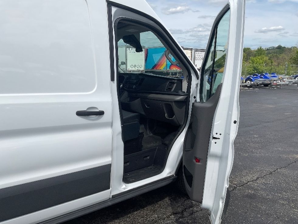Refrigerated Truck-Light and Medium Duty Trucks-Ford-2023-Transit 250-Pittsburgh-PA-34,529\n\t\tmiles-$ 48,500 - Image 19