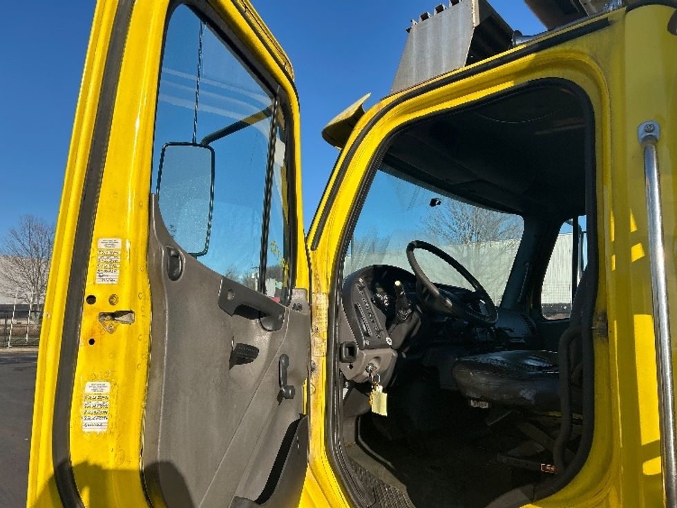 Refrigerated Truck-Light and Medium Duty Trucks-Freightliner-2006-M2-Chicopee-MA-258,366\n\t\tmiles-$ 13,000 - Image 16