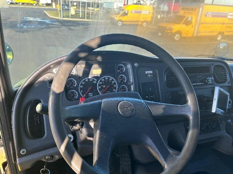 Refrigerated Truck-Light and Medium Duty Trucks-Freightliner-2006-M2-Chicopee-MA-258,366\n\t\tmiles-$ 13,000 - Image 17