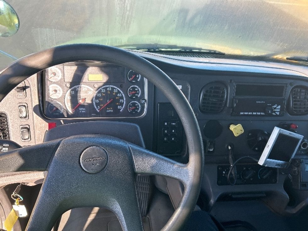 Refrigerated Truck-Light and Medium Duty Trucks-Freightliner-2006-M2-Chicopee-MA-258,366\n\t\tmiles-$ 13,000 - Image 18