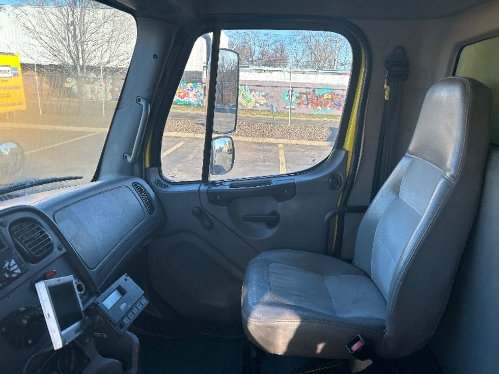 Refrigerated Truck-Light and Medium Duty Trucks-Freightliner-2006-M2-Chicopee-MA-258,366\n\t\tmiles-$ 13,000 - Image 19