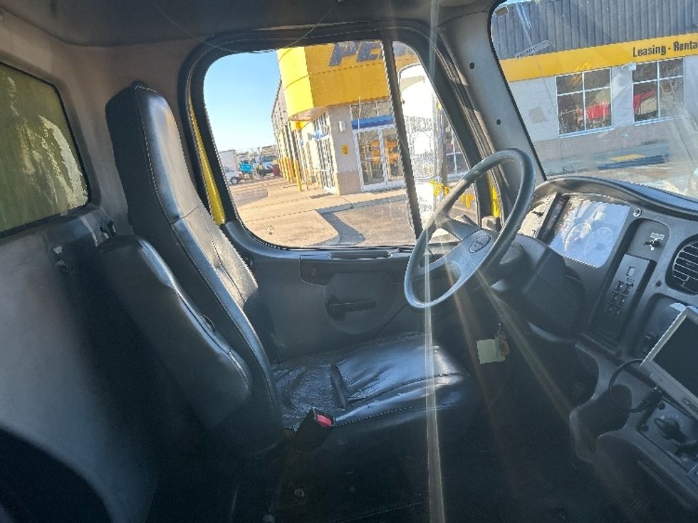 Refrigerated Truck-Light and Medium Duty Trucks-Freightliner-2006-M2-Chicopee-MA-258,366\n\t\tmiles-$ 13,000 - Image 22