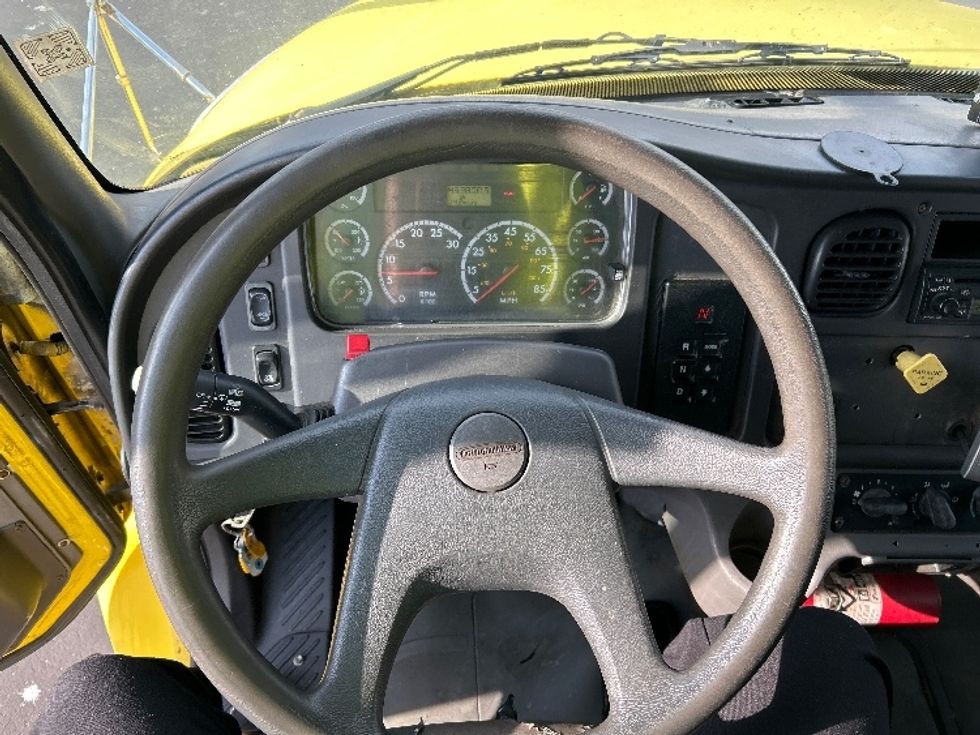 Refrigerated Truck-Light and Medium Duty Trucks-Freightliner-2006-M2-Chicopee-MA-424,655\n\t\tmiles-$ 9,500 - Image 17