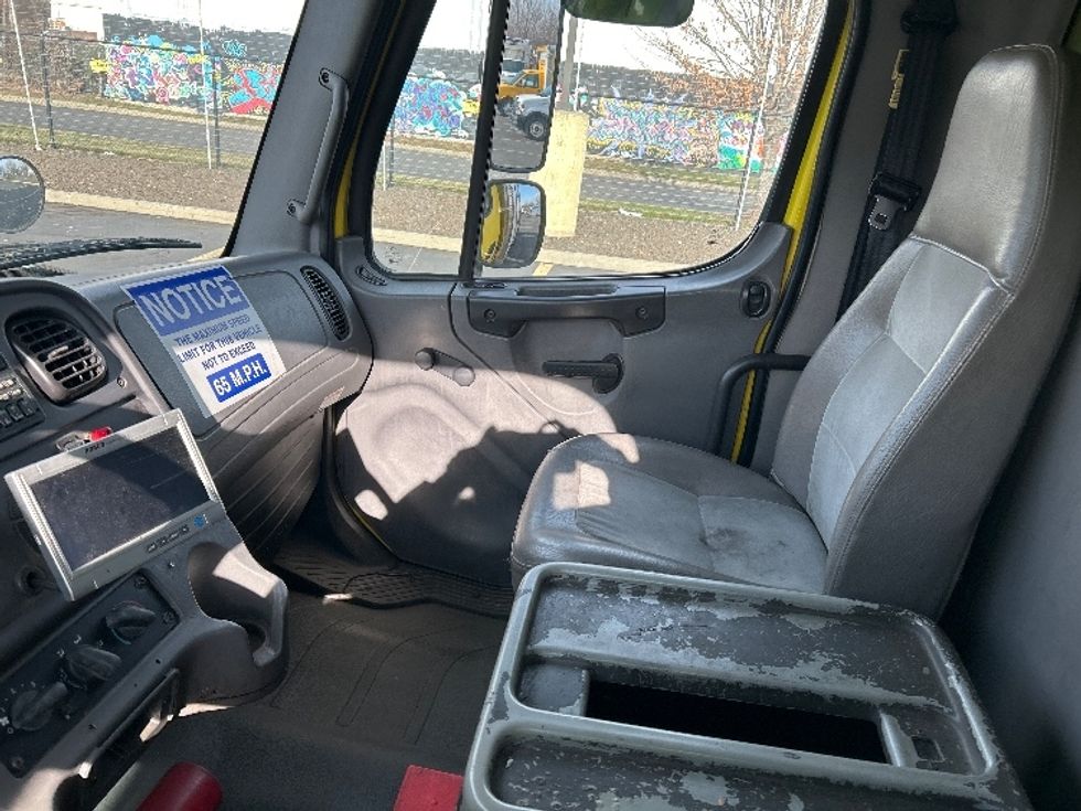 Refrigerated Truck-Light and Medium Duty Trucks-Freightliner-2006-M2-Chicopee-MA-424,655\n\t\tmiles-$ 9,500 - Image 19