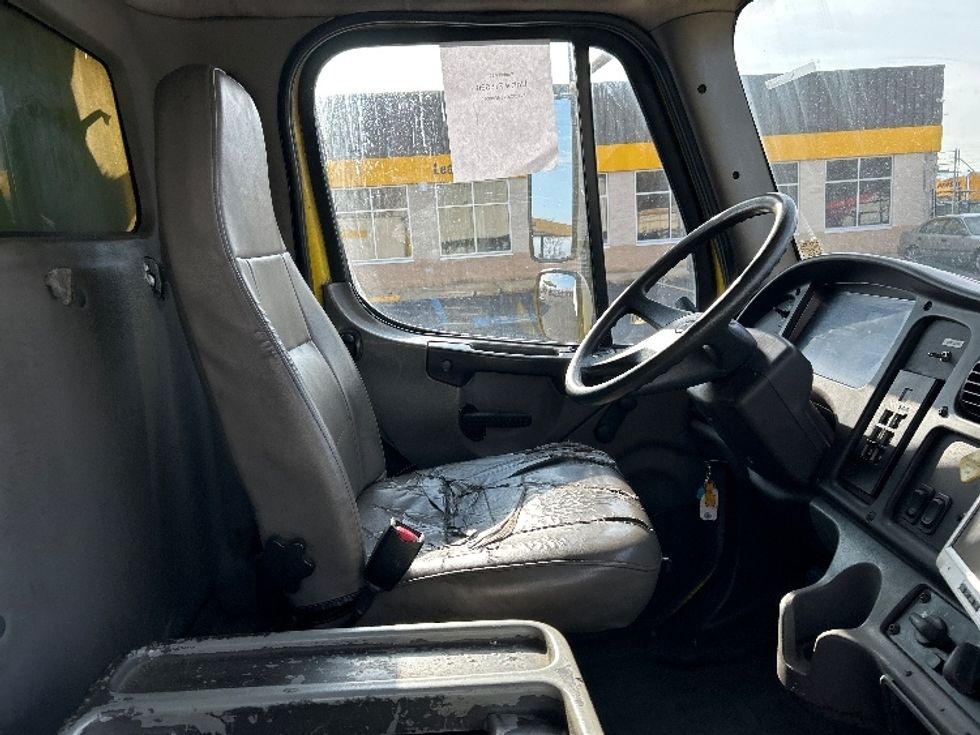 Refrigerated Truck-Light and Medium Duty Trucks-Freightliner-2006-M2-Chicopee-MA-424,655\n\t\tmiles-$ 9,500 - Image 22