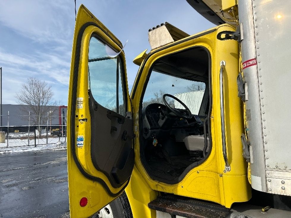 Refrigerated Truck-Light and Medium Duty Trucks-Freightliner-2006-M2-Chicopee-MA-453,491\n\t\tmiles-$ 9,000 - Image 15