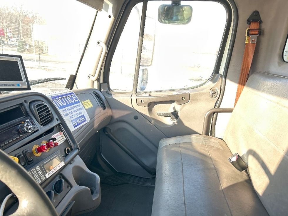 Refrigerated Truck-Light and Medium Duty Trucks-Freightliner-2009-M2-Chicopee-MA-315,788\n\t\tmiles-$ 13,500 - Image 19