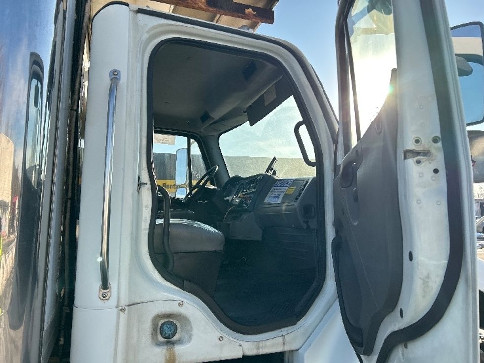 Refrigerated Truck-Light and Medium Duty Trucks-Freightliner-2009-M2-Chicopee-MA-315,788\n\t\tmiles-$ 13,500 - Image 20